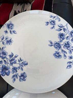 Paula Deen Classic Blue Floral Porcelain Dinner Plates set of 4  - White & Blue